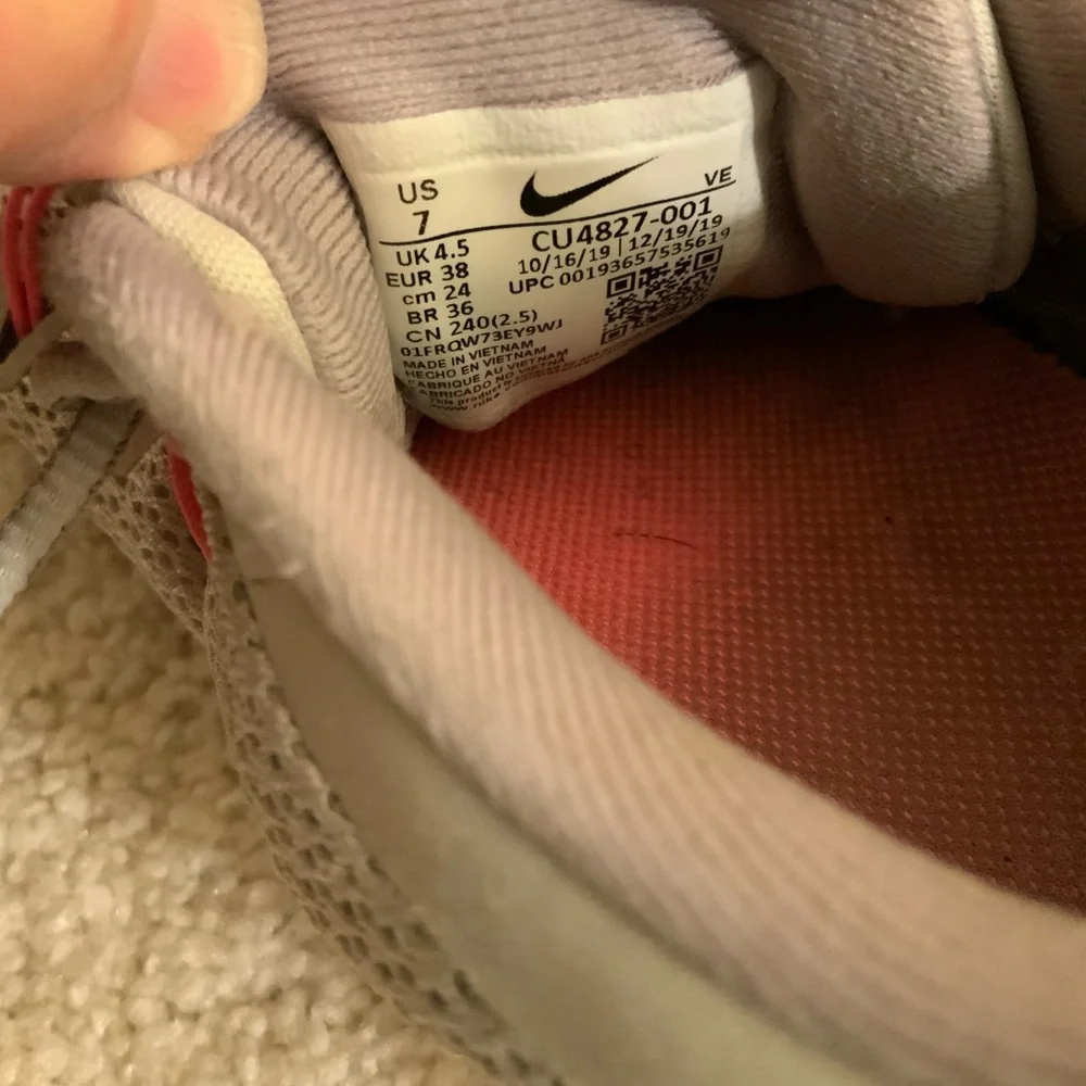 NIKE QUEST WOMENS SNEAKERS